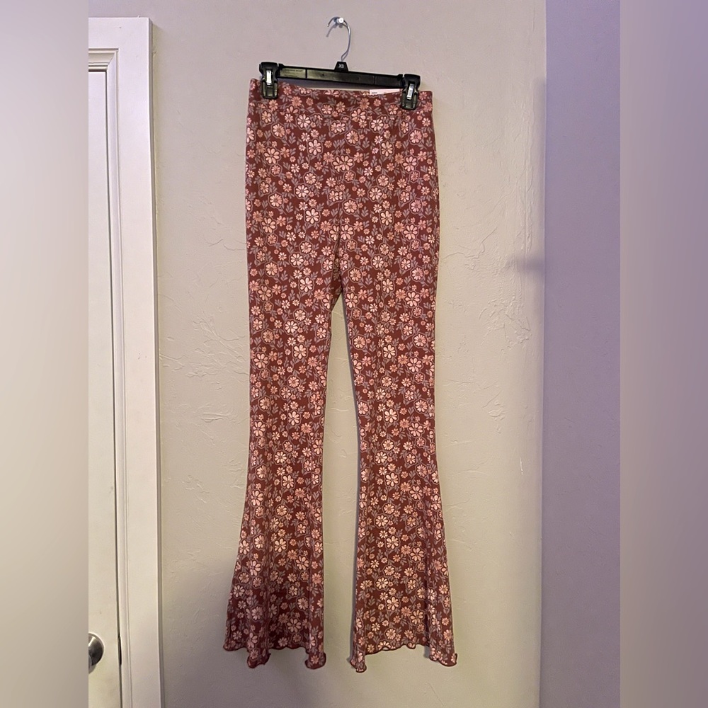 SO Paisley Floral Pattern Flared Leggings, NEW WITH TAGS, Size Small (Juniors)